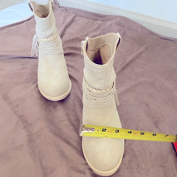 Jelly pop Ankle Boots. Inner zipper, New without tags. Cream color size 6M - Picture 12 of 13